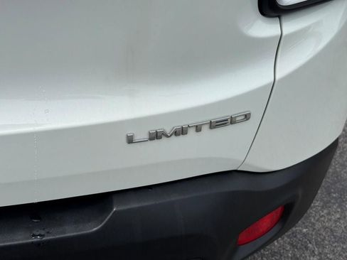 Used 2017 Jeep Renegade Limited AWD/4WD image 7