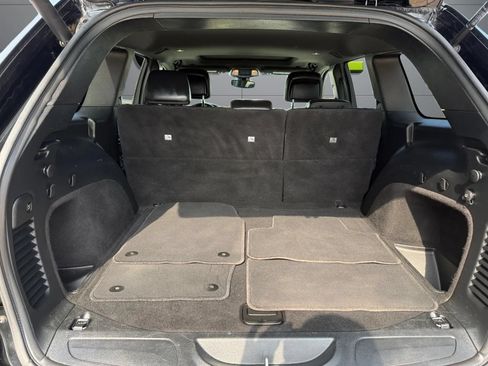 Used 2019 Jeep Grand Cherokee Altitude AWD/4WD image 8