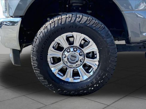Used 2018 Ford F250 XLT w/ XLT Premium Package AWD/4WD image 11