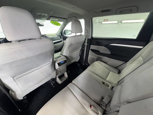 Used 2015 Toyota Highlander LE FWD image 23