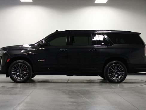 Used 2024 Cadillac Escalade ESV V w/ Heavy-Duty Trailer Package AWD/4WD image 7
