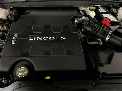 Used 2019 Lincoln Continental Select w/ Continental Climate Package image 29