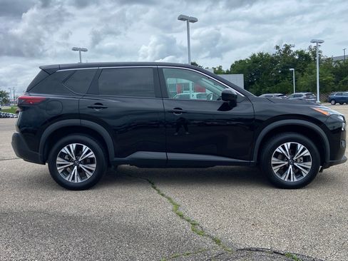 Used 2023 Nissan Rogue SV AWD/4WD image 2