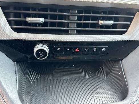 Used 2025 Ford Explorer Active image 27