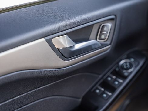 Certified 2021 Ford Escape SE w/ SE Sport Appearance Package image 25