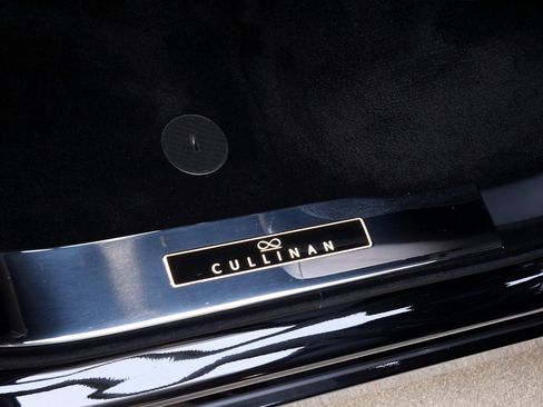 New 2026 Rolls-Royce Cullinan Black Badge image 9