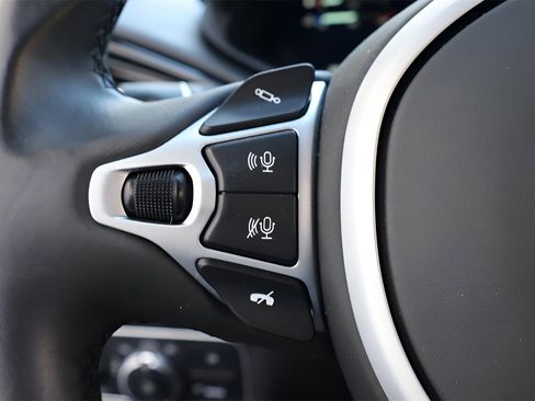 Used 2021 Aston Martin V8 Vantage Coupe image 21