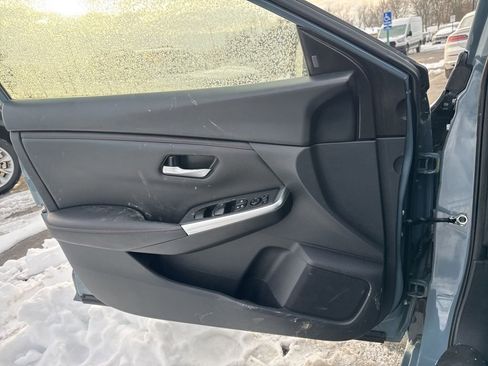 Used 2025 Nissan Sentra SR image 9