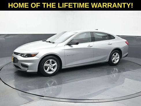 Used 2018 Chevrolet Malibu LS FWD image 2