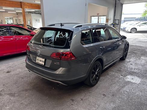 Used 2017 Volkswagen Golf Alltrack SE AWD/4WD image 6