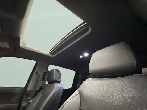 Used 2022 GMC Sierra 1500 SLT w/ SLT Premium Plus Package image 9