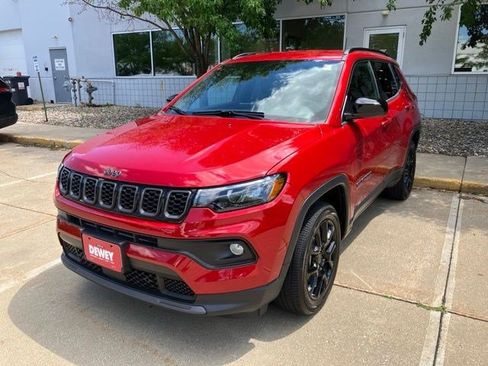 Certified 2025 Jeep Compass Latitude w/ Altitude Special Edition AWD/4WD image 3