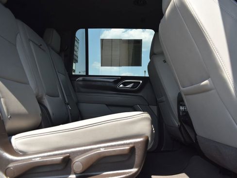 Used 2024 GMC Yukon XL SLT RWD image 16