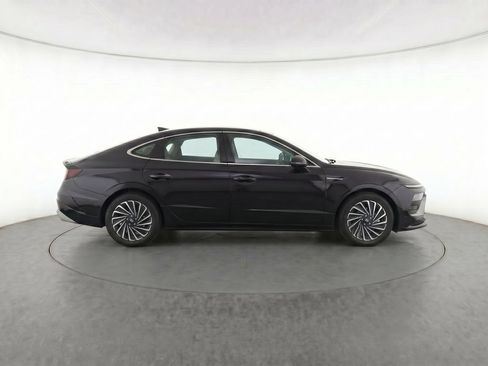 Certified 2025 Hyundai Sonata Limited FWD image 8