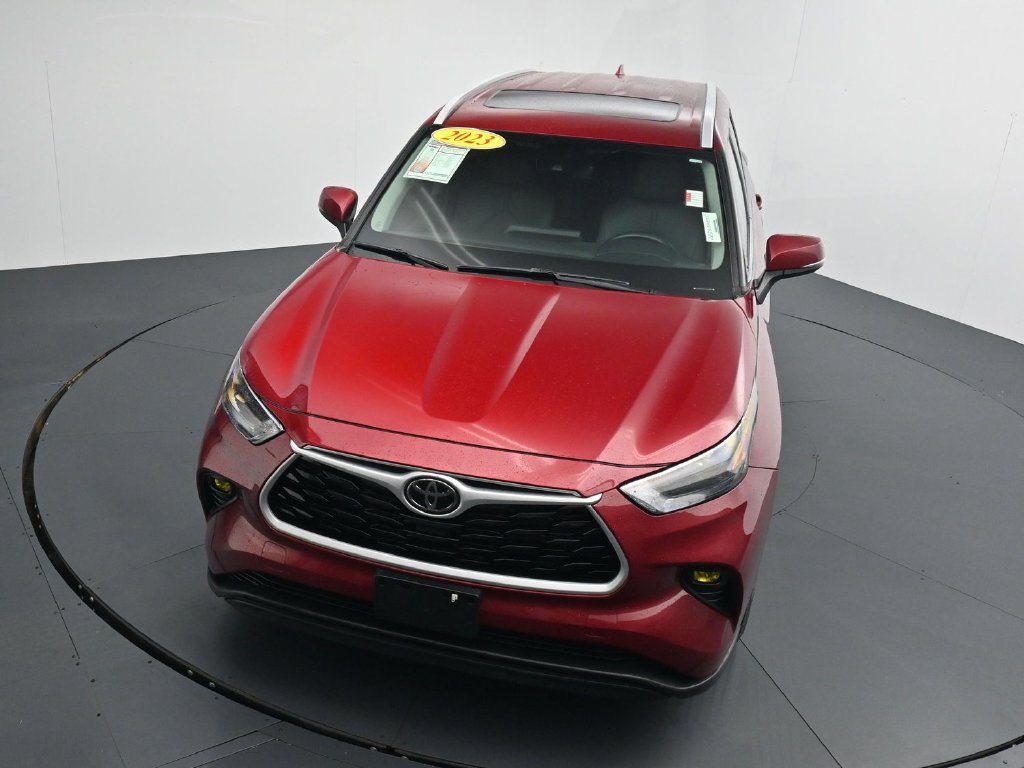 Used 2023 Toyota Highlander XLE AWD/4WD image 25