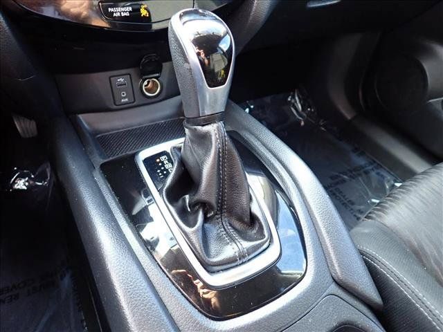 Used 2017 Nissan Rogue SV AWD/4WD image 18