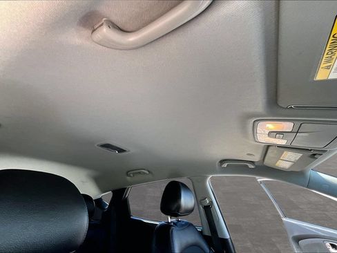 Used 2011 Hyundai Tucson GLS w/ Navigation Pkg 2 FWD image 11