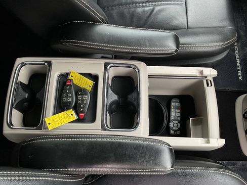 Used 2015 Chrysler Town & Country Touring w/ Driver Convenience Group FWD image 50