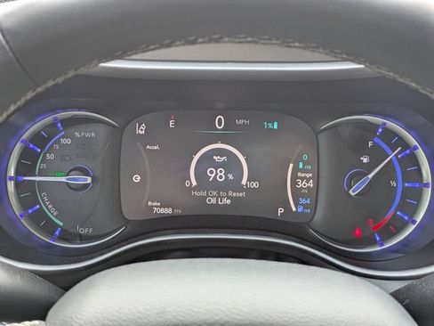 Used 2024 Chrysler Pacifica Limited FWD image 31