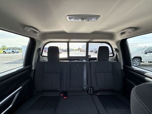 Used 2019 Nissan Titan SV w/ SV Convenience Package image 28