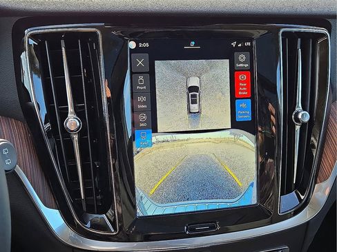 New 2026 Volvo V60 B5 Cross Country Plus w/ Protection Package Premier image 28