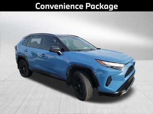 Used 2022 Toyota RAV4 SE image 4