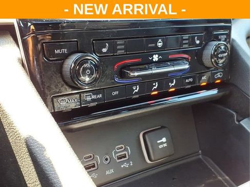 Used 2024 Jeep Grand Cherokee L Altitude AWD/4WD image 27