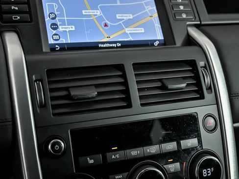 Used 2018 Land Rover Discovery Sport SE image 30