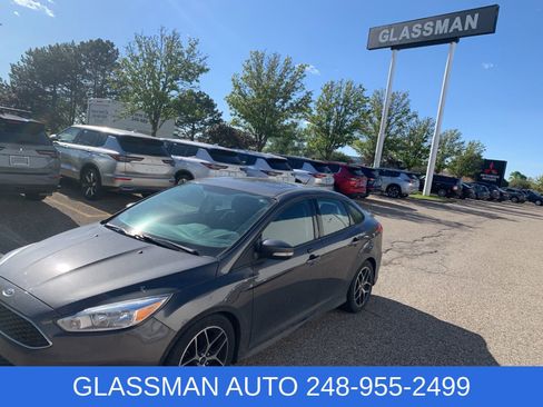 Used 2016 Ford Focus SE w/ SE Sport Package FWD image 1