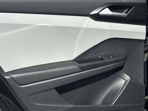 Used 2022 Volkswagen Taos S image 11