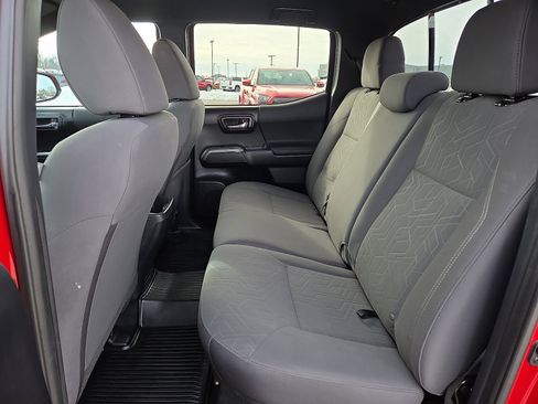 Used 2019 Toyota Tacoma TRD Sport image 10