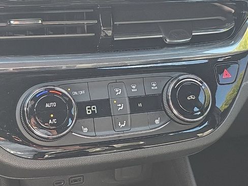 Used 2024 Buick Envista Sport Touring w/ Convenience I Package FWD image 27