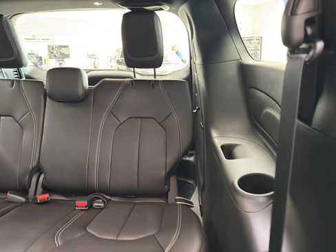 New 2027 Chrysler Pacifica Select FWD image 34