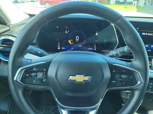 Used 2024 Chevrolet Trax LT w/ Driver Confidence Package FWD image 23