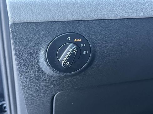 Used 2022 Volkswagen Taos SE image 35