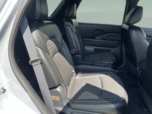 Used 2023 Nissan Pathfinder Rock Creek AWD/4WD image 18
