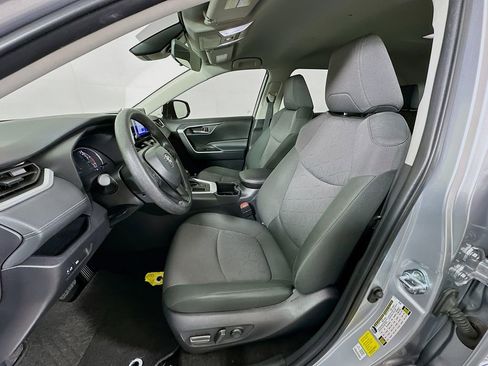 Used 2025 Toyota RAV4 XLE image 20