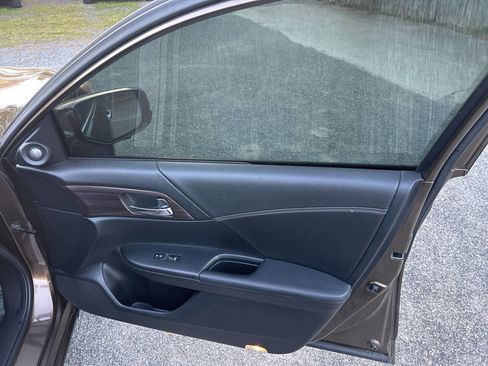 Used 2017 Honda Accord EX-L image 22