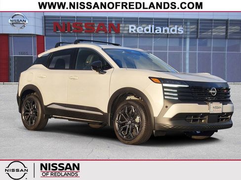 New 2026 Nissan Kicks SR w/ SR Premium Package FWD image 1