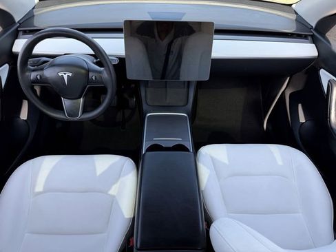 Used 2021 Tesla Model Y Long Range image 10