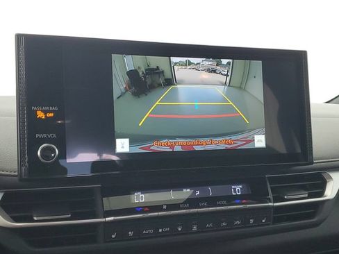 Used 2025 Toyota Sienna Limited AWD/4WD image 29