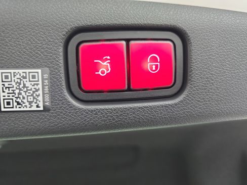 Used 2025 Mercedes-Benz E 350 Sedan image 13