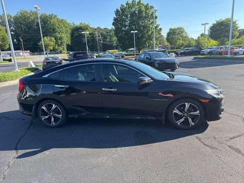 Used 2016 Honda Civic Touring image 4