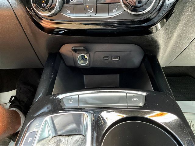 Used 2025 Chevrolet Trax LT w/ LT Convenience Package FWD image 17