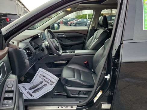 Used 2021 Nissan Rogue SV w/ Premium Package image 17