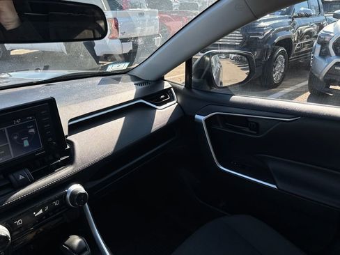 Used 2021 Toyota RAV4 LE image 25