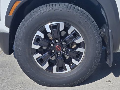 Used 2024 Nissan Frontier Pro-X w/ Pro Convenience Package RWD image 13