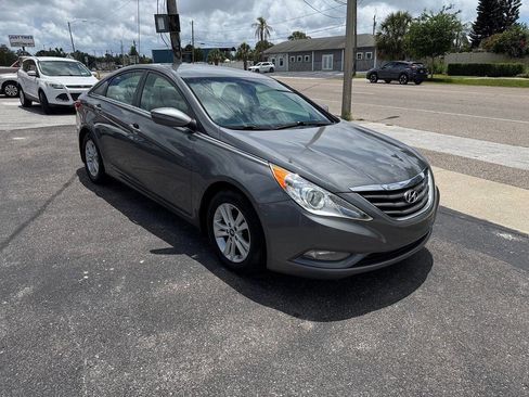 Used 2013 Hyundai Sonata GLS w/ Popular Equipment Pkg FWD image 2