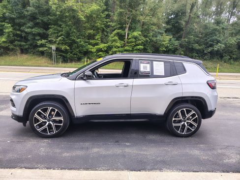 Certified 2025 Jeep Compass Limited w/ Elite Group AWD/4WD image 5