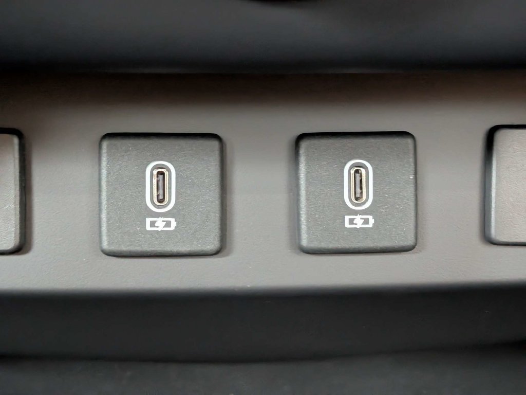 New 2026 Land Rover Defender 110 OCTA AWD/4WD image 15